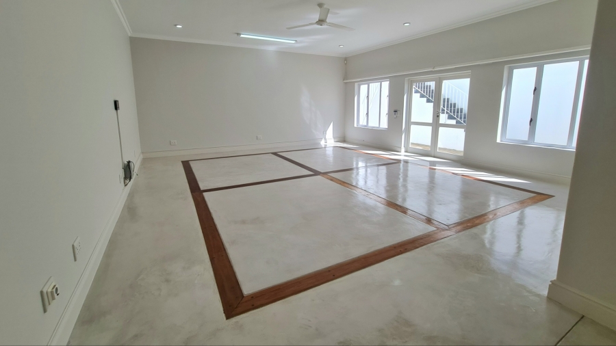 7 Bedroom Property for Sale in Whale Rock Western Cape